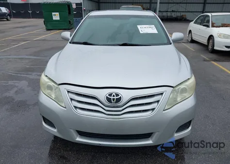 2010 Toyota Camry Le z USA, uszkodzony, nr VIN 4T1BF3EK3AU028027
